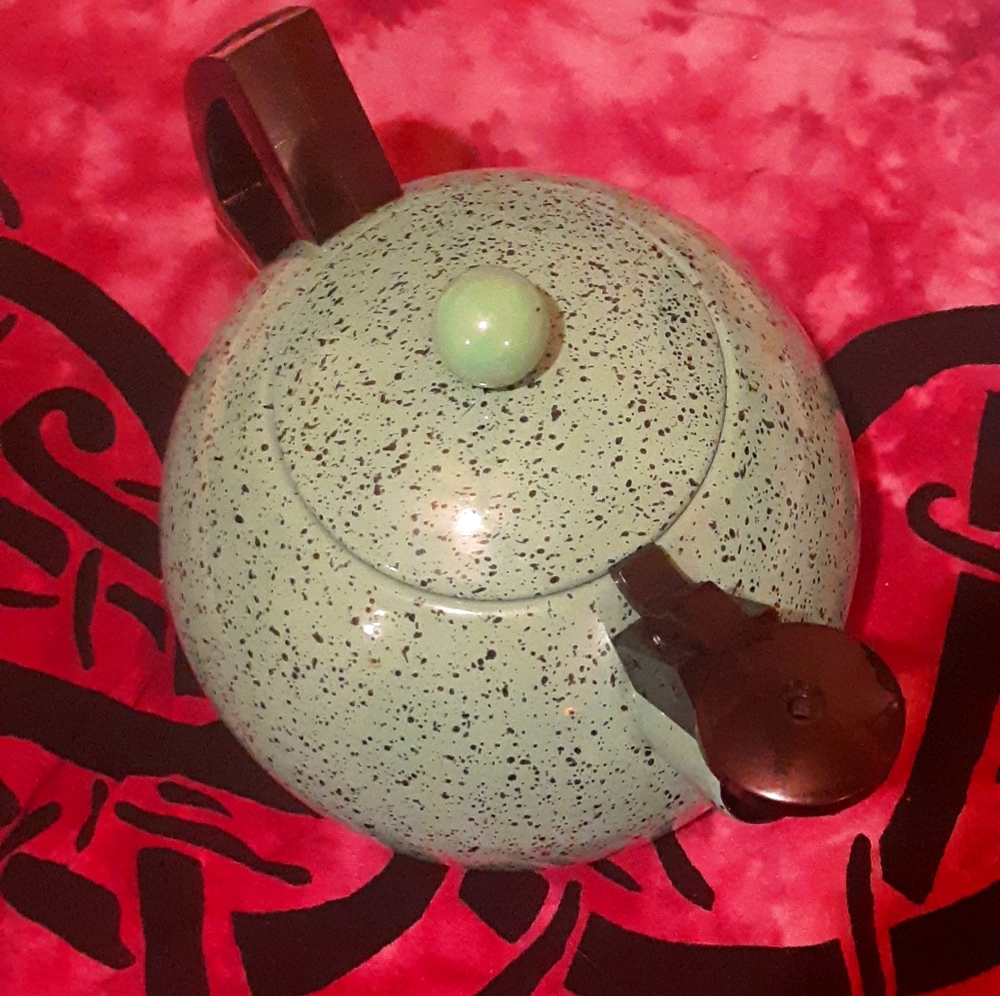Ceramic tea pot